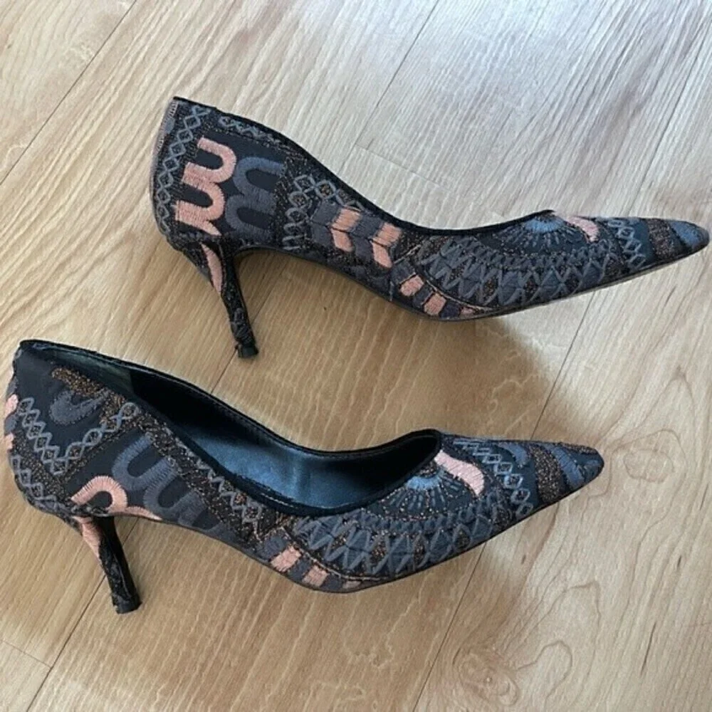 Charles David Addie Maxx Aztec Pumps Stiletto Heels Size 6